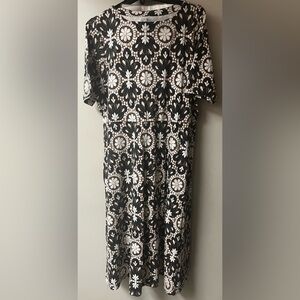 Croft & Barrow Black and White Floral Short Sleeve Top